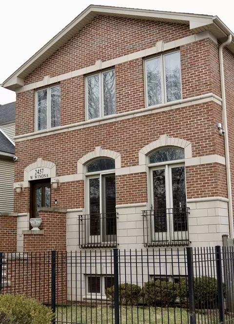2457 W Winona St, Chicago, IL 60625
