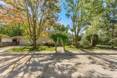 789 Ridge Rd, Highland Park, IL 60035