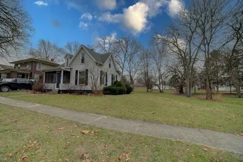 439 E Cherry St, Watseka, IL 60970 photo 3