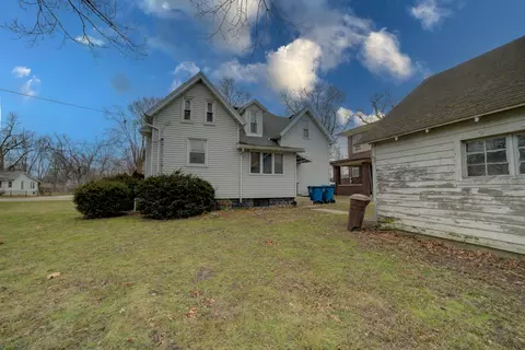 439 E Cherry St, Watseka, IL 60970 photo 4