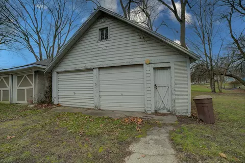 439 E Cherry St, Watseka, IL 60970 photo 5