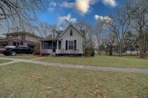 439 E Cherry St, Watseka, IL 60970 photo 2