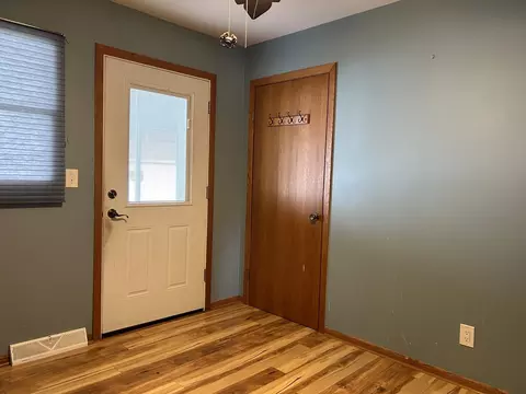 Entry Way - 310 4th St, Mendota, IL 61342 photo 4 of 5