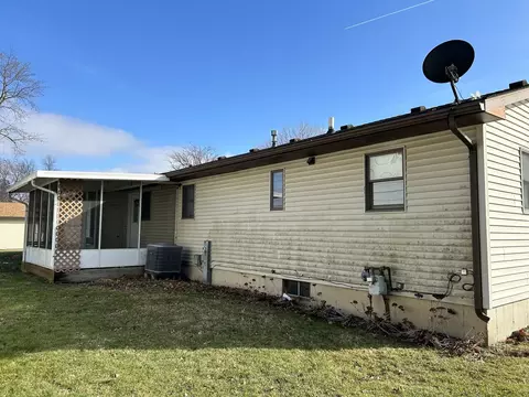 Exterior - 310 4th St, Mendota, IL 61342 photo 5 of 6