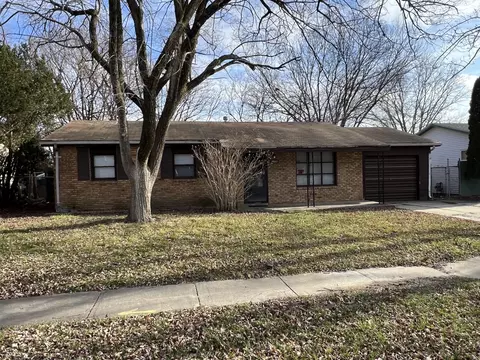 2706 Campbell Dr, Champaign, IL 61821