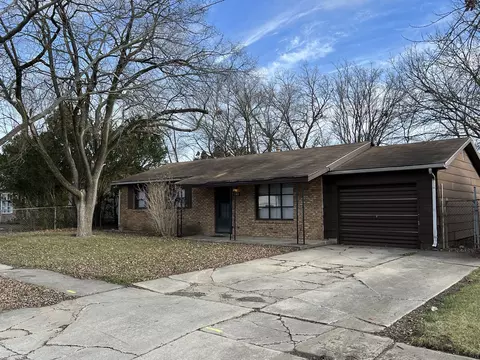 2706 Campbell Dr, Champaign, IL 61821 photo 2