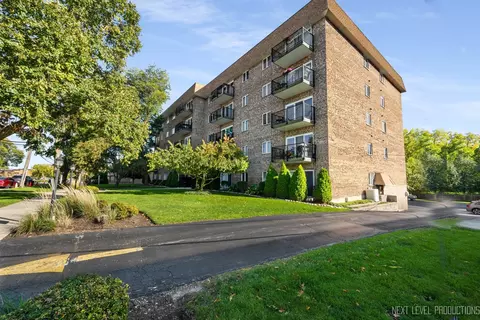 907 Curtiss St #208, Downers Grove, IL 60515