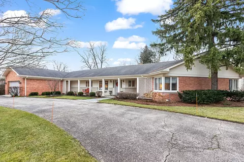 375 Meadowbrook Dr, Northfield, IL 60093