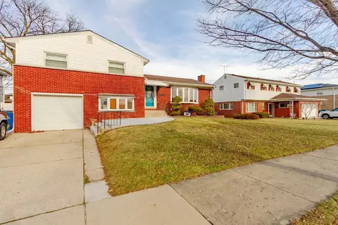 911 Division St, Melrose Park, IL 60160