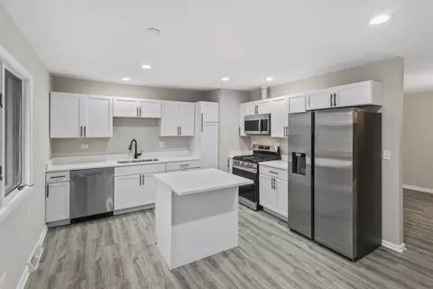 16510 Barton Ln, Oak Forest, IL 60452 photo 4