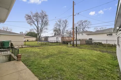16510 Barton Ln, Oak Forest, IL 60452 photo 2