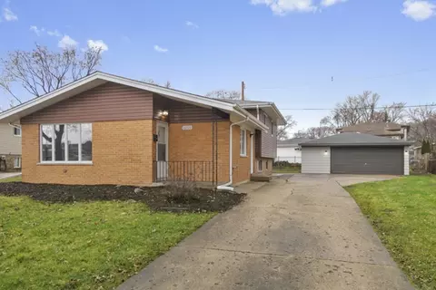 16510 Barton Ln, Oak Forest, IL 60452