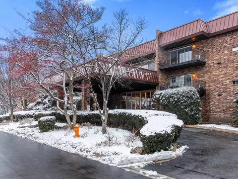 1049 W Ogden Ave #1-112, Naperville, IL 60563
