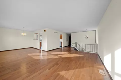 6340 Forestview Dr, Oak Forest, IL 60452 photo 4