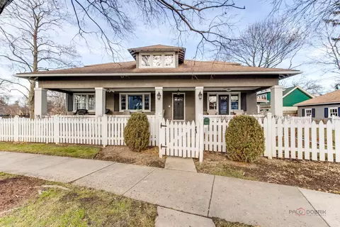 140 Summit Pl, Lake Forest, IL 60045