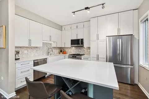 309 E 17th St, Chicago, IL 60616 photo 8