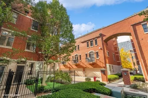 309 E 17th St, Chicago, IL 60616