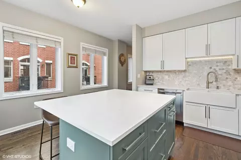 309 E 17th St, Chicago, IL 60616 photo 9