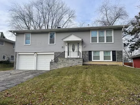 149 Tamarack Dr, Bolingbrook, IL 60440