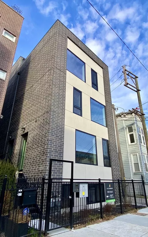 1358 W Ohio St #1, Chicago, IL 60642