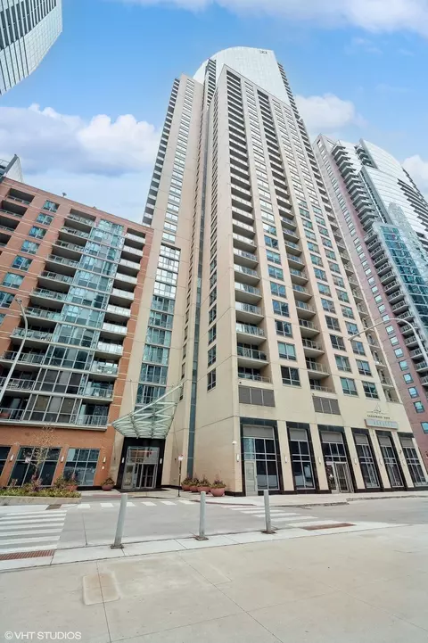 420 E Waterside Dr #904, Chicago, IL 60601