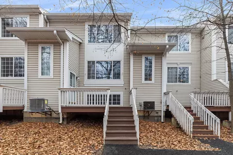 256 W Treehouse Ln, Round Lake, IL 60073
