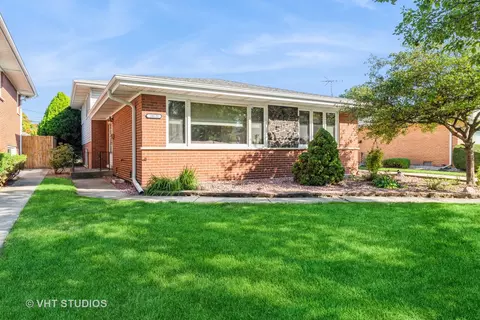 10125 S Karlov Ave, Oak Lawn, IL 60453