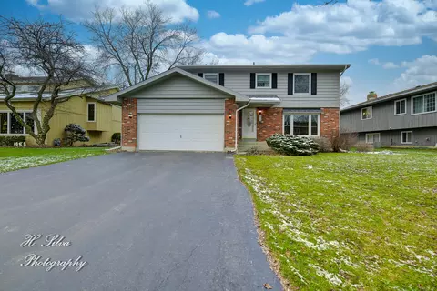 610 Ash St, Algonquin, IL 60102