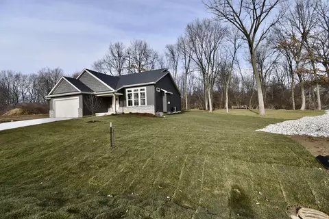 106 Dugan Trl, Downs, IL 61736 photo 3