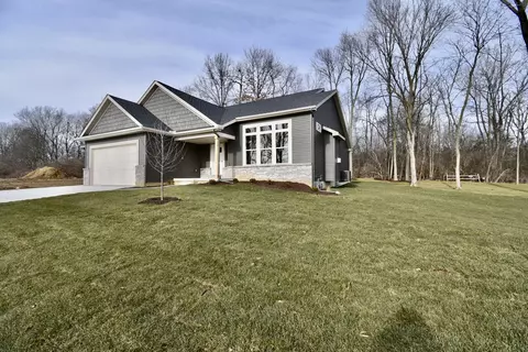 106 Dugan Trl, Downs, IL 61736 photo 2