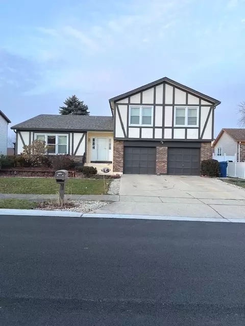 180 Appleby Dr, Glendale Heights, IL 60139