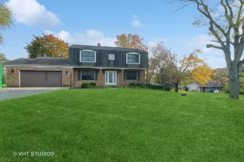 37 W237 Grandmas Ln, Saint Charles, IL 60175