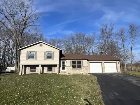 128 N Countryside Ct, Braidwood, IL 60408