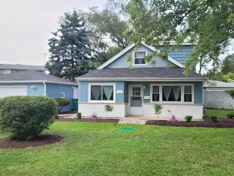 7 Norton Dr, Lemont, IL 60439