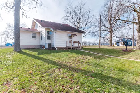 601 E Front St, El Paso, IL 61738 photo 40
