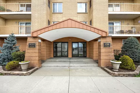 4700 N Harlem Ave N #406, Harwood Heights, IL 60706