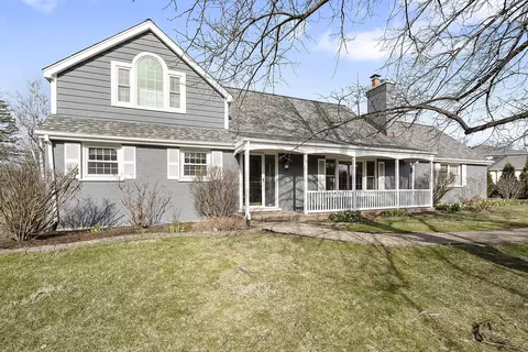 4 Chatham Ln, Oak Brook, IL 60523