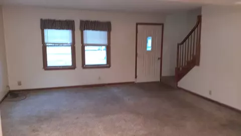 426 E Hitt St, Mount Morris, IL 61054 photo 2