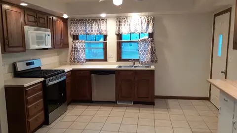 426 E Hitt St, Mount Morris, IL 61054 photo 3