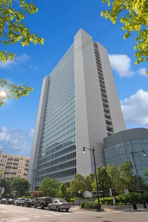 500 W Superior St #1713, Chicago, IL 60654