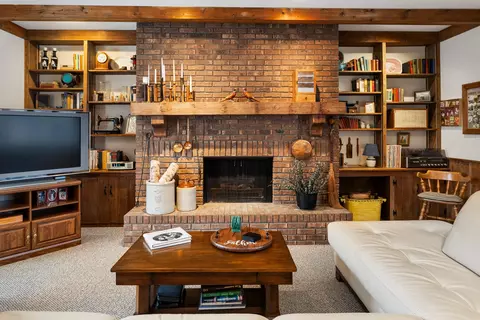 Living - 2121 Seaton Ct, Champaign, IL 61821 photo 9 of 9