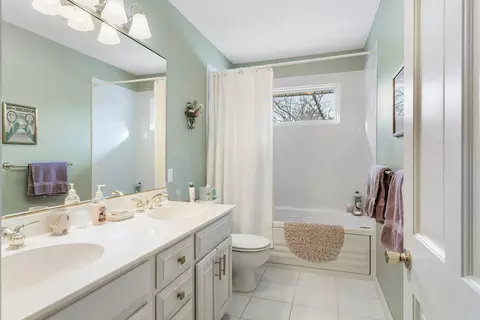 Bath - 2121 Seaton Ct, Champaign, IL 61821 photo 2 of 3