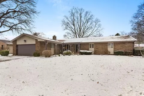 2121 Seaton Ct, Champaign, IL 61821