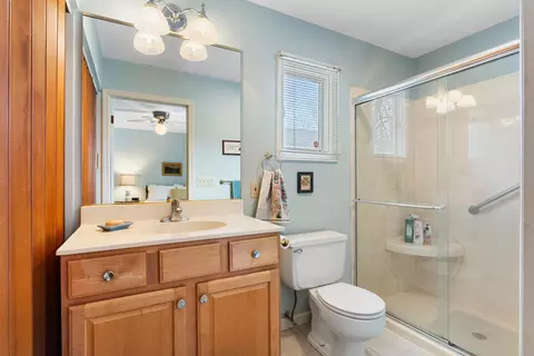 Bath - 2121 Seaton Ct, Champaign, IL 61821 photo 1 of 3