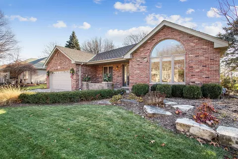 1212 Notre Dame Dr, Lemont, IL 60439