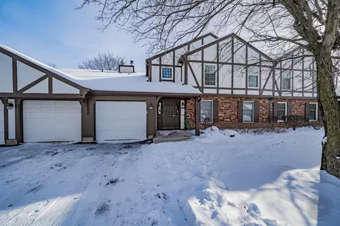 42 Plymouth Ct #101A, Naperville, IL 60565