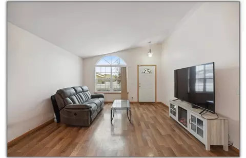 Living - 14936 Albany Ave, Markham, IL 60428 photo 3 of 5