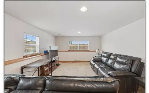 Living - 14936 Albany Ave, Markham, IL 60428 photo 4 of 5