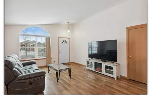 Living - 14936 Albany Ave, Markham, IL 60428 photo 2 of 5