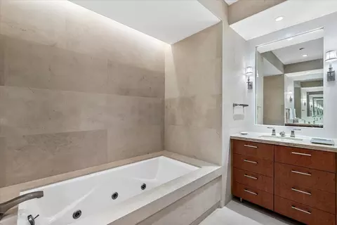 159 E Walton Pl #7A, Chicago, IL 60611 photo 25